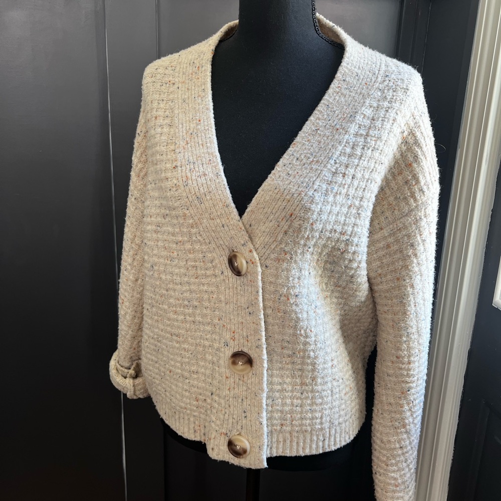Universal Thread Cream Button-Up Cardigan - Picture 4 of 9